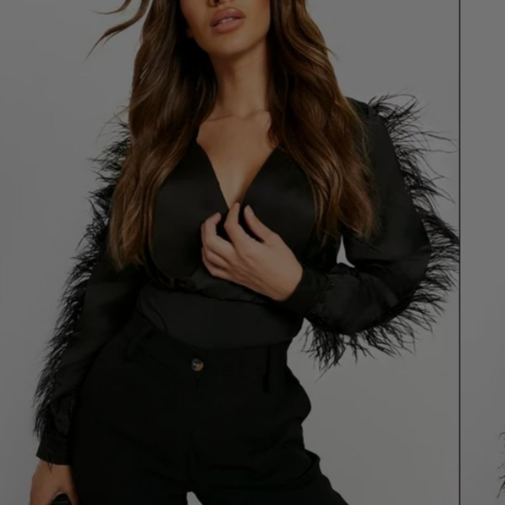BOOHOO - FEATHER TRIM PLUNGE BODYSUIT